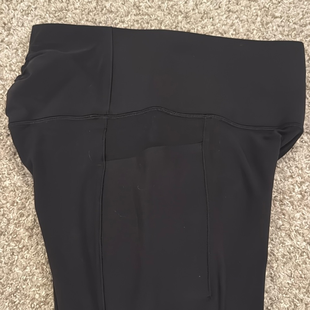 Women’s Athleta Salutation Stash Cinch Tight 7/8
Black, Medium tall 
NEW